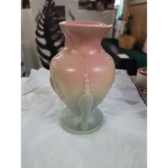 HULL POTTERY PINK AND BLUE 8-1/2 " VASE MAGNOLIA PATTERN # 2 - Picture 8 of 8
